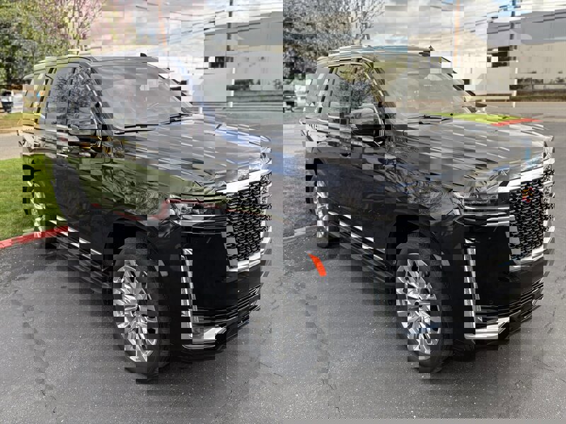 Used 2021 Cadillac Escalade Premium Luxury w/ LPO, Illumination Package image 3