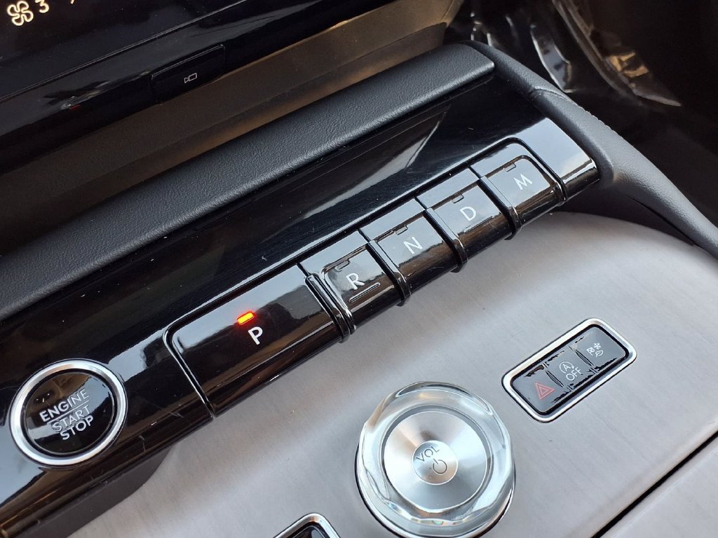 Used 2025 Lincoln Navigator Reserve AWD/4WD image 21