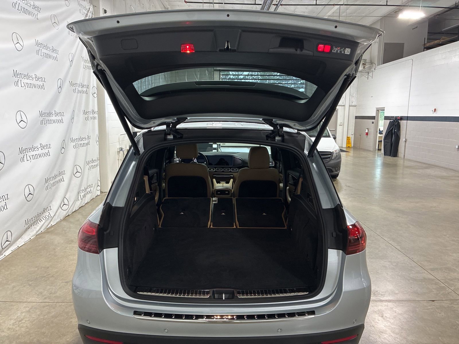 Used 2025 Mercedes-Benz GLE 450e 4MATIC image 27