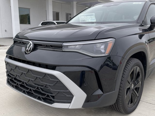 New 2025 Volkswagen Taos SE FWD image 4