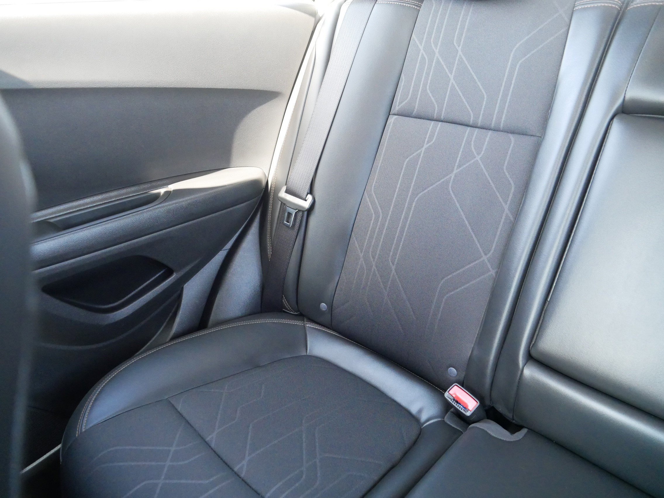 Used 2022 Chevrolet Trax LT w/ LT Convenience Package image 12