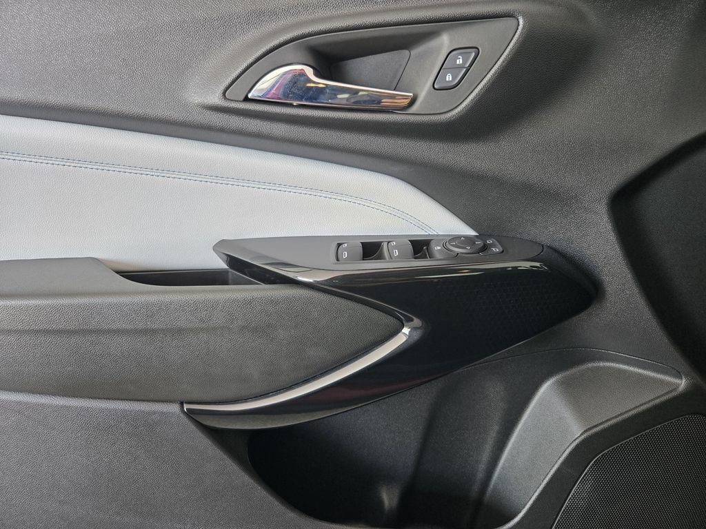 New 2026 Chevrolet Trax LT w/ Driver Confidence Package FWD image 24