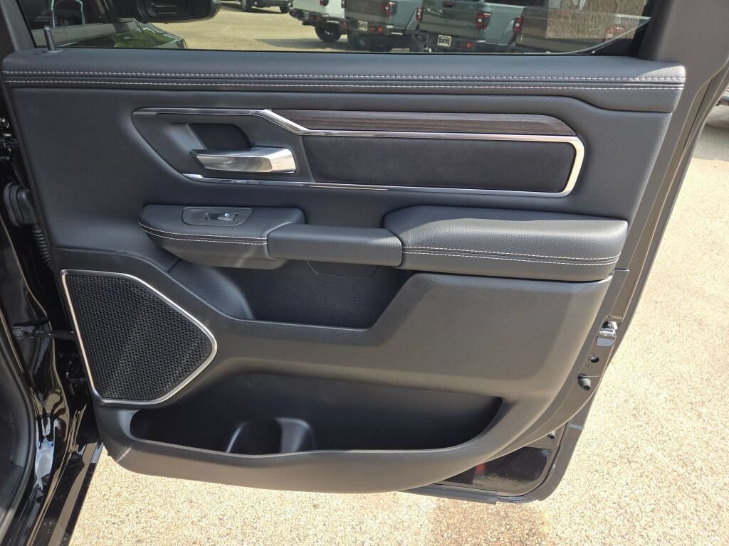 New 2027 RAM 1500 Laramie w/ Night Edition AWD/4WD image 8