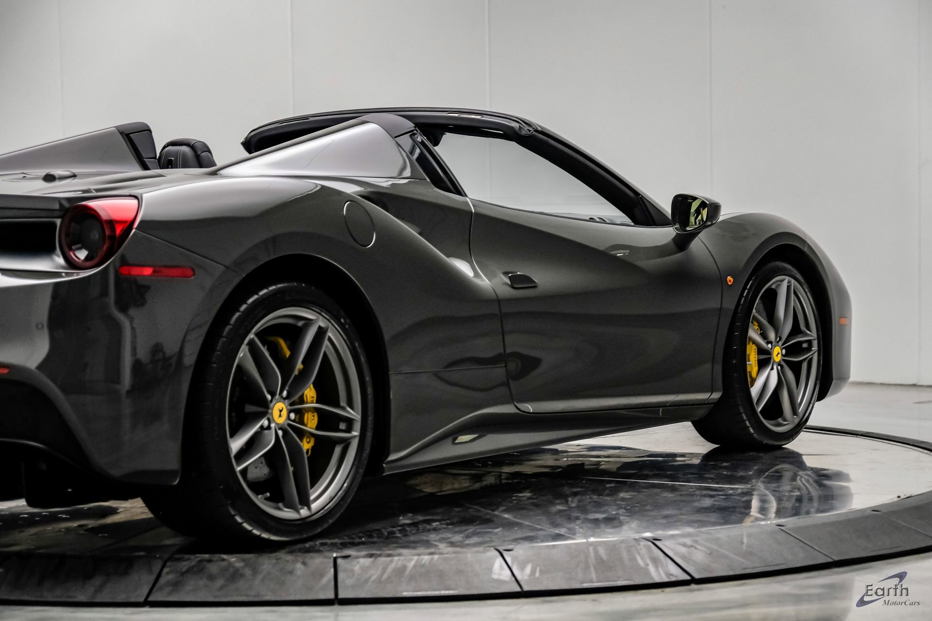 Used 2018 Ferrari 488 Spider image 26