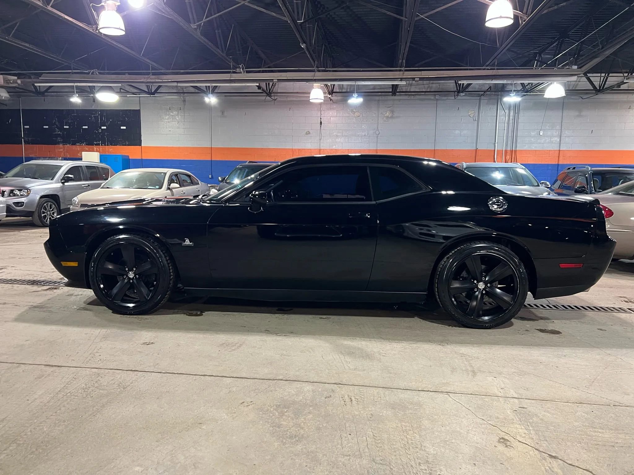 Used 2012 Dodge Challenger R/T image 2