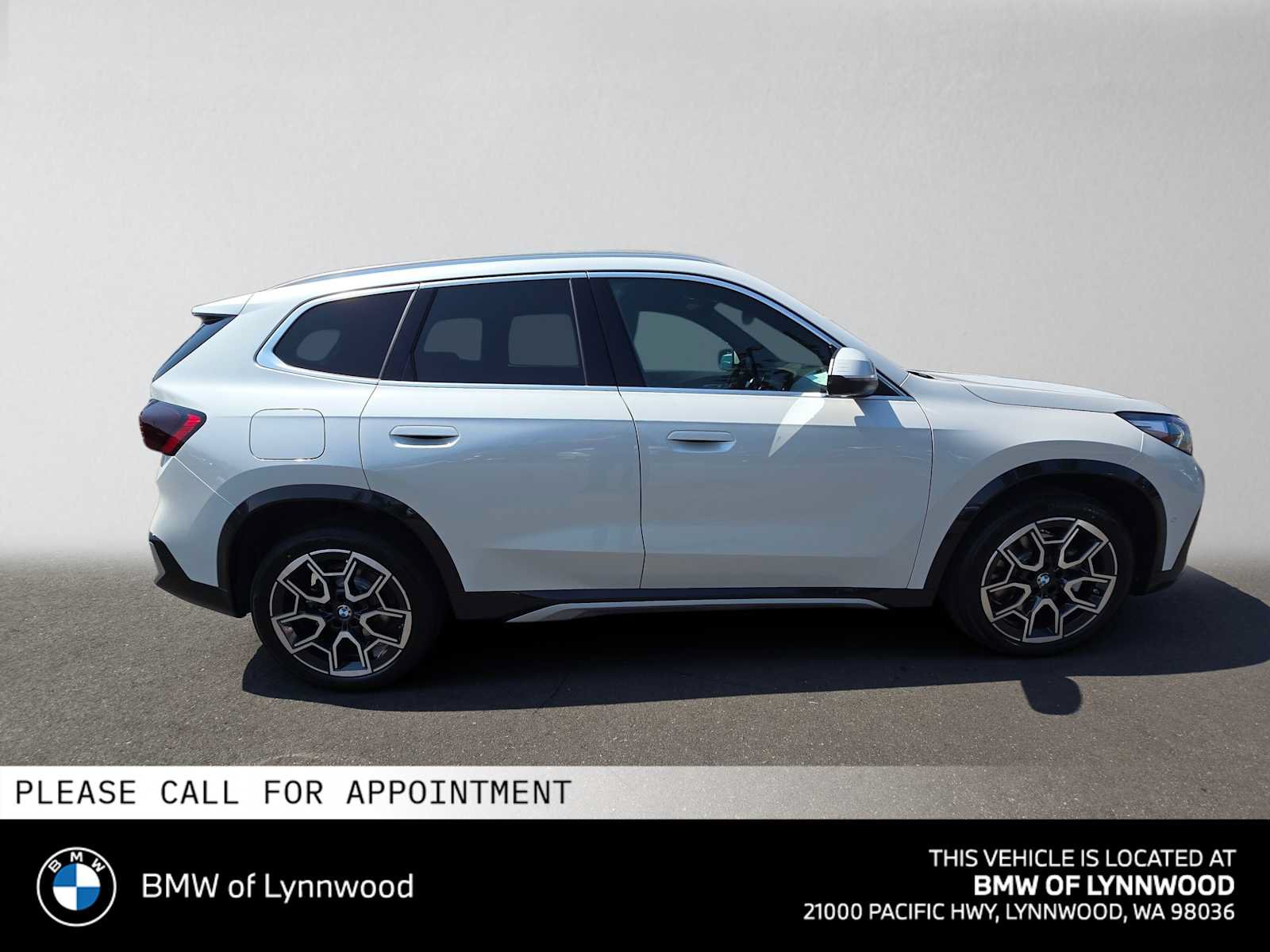 New 2026 BMW X1 xDrive28i w/ Technology Package AWD/4WD image 2