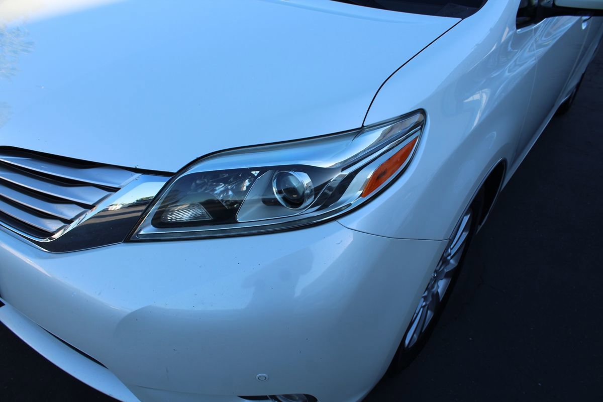 Used 2015 Toyota Sienna Limited Premium FWD image 10