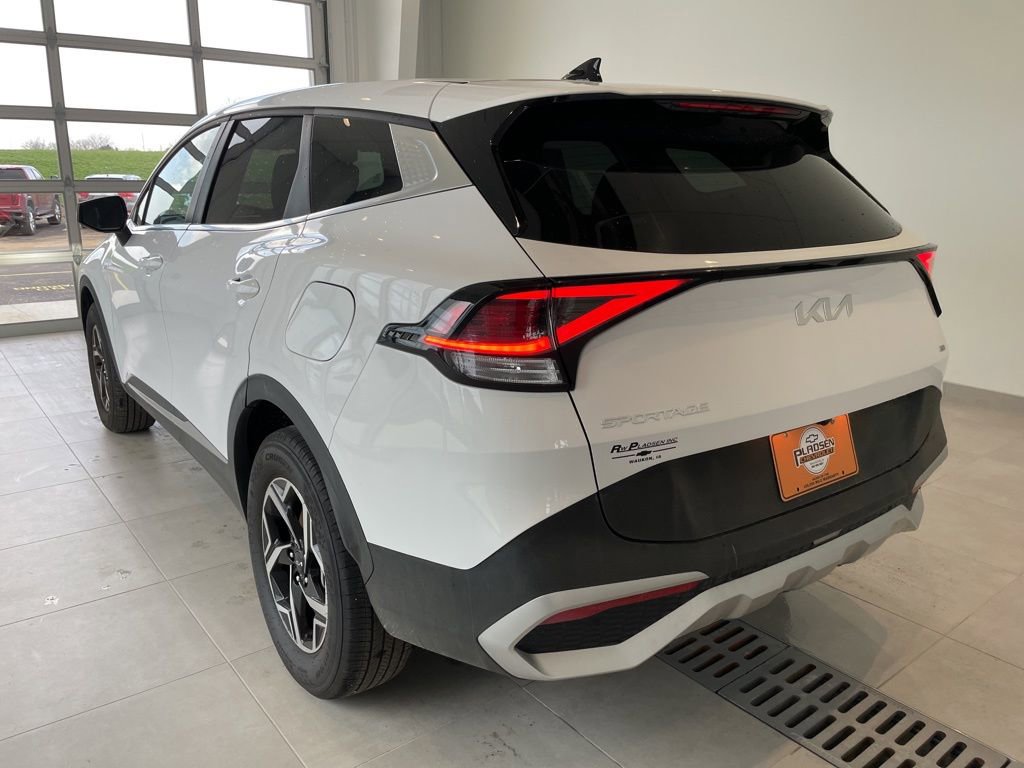 Used 2025 Kia Sportage LX AWD/4WD image 2