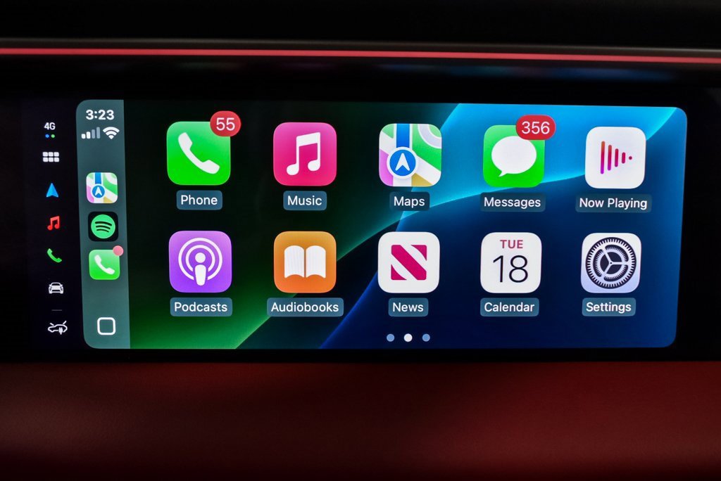 Certified 2025 Porsche Macan 4S Electric w/ Premium Package image 16