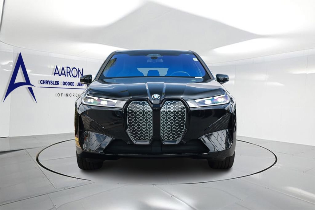 Used 2024 BMW iX xDrive50 w/ Sport Package AWD/4WD image 4