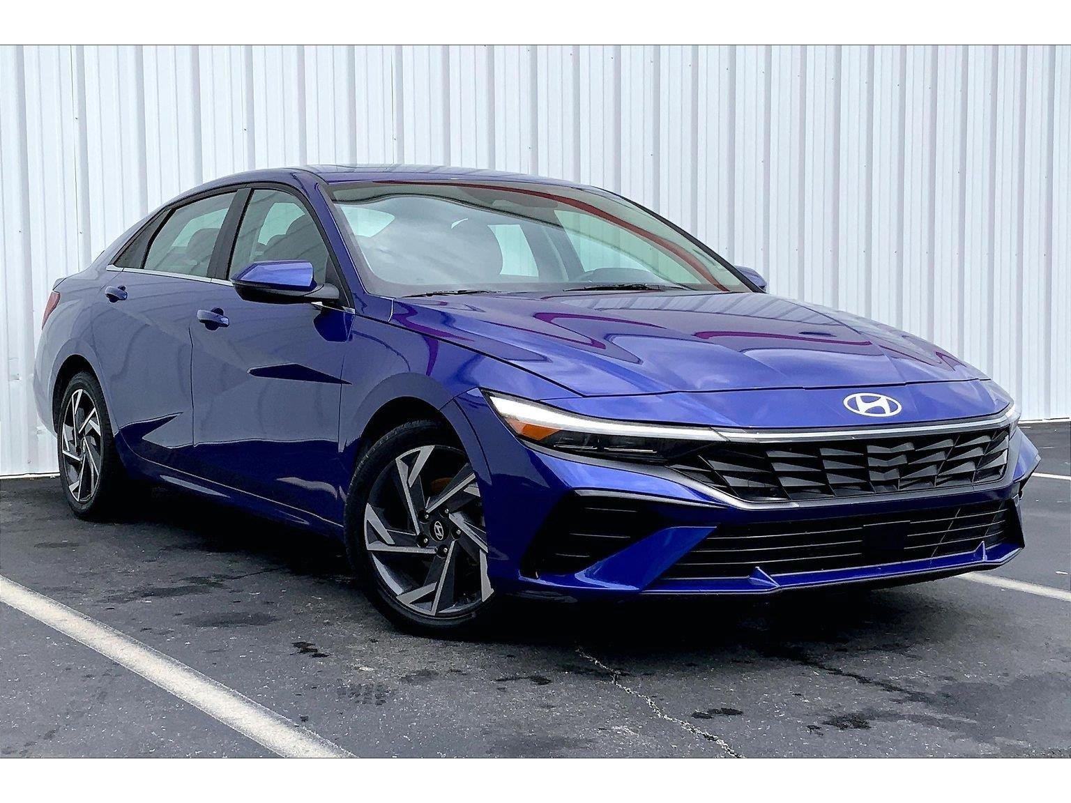 Used 2025 Hyundai Elantra Limited FWD image 33