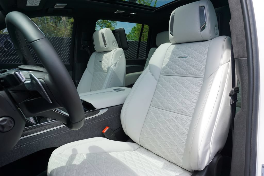 Used 2025 Cadillac Escalade ESV V AWD/4WD image 22