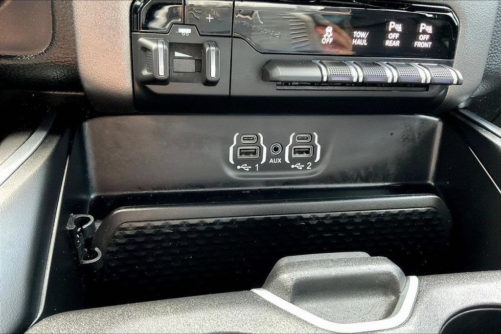 Used 2021 RAM 1500 Laramie w/ Sport Appearance Package AWD/4WD image 17