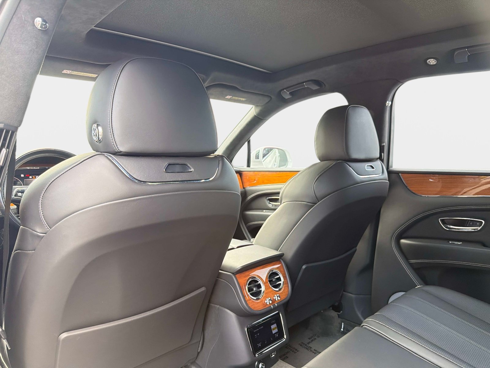 Used 2022 Bentley Bentayga AWD/4WD image 34