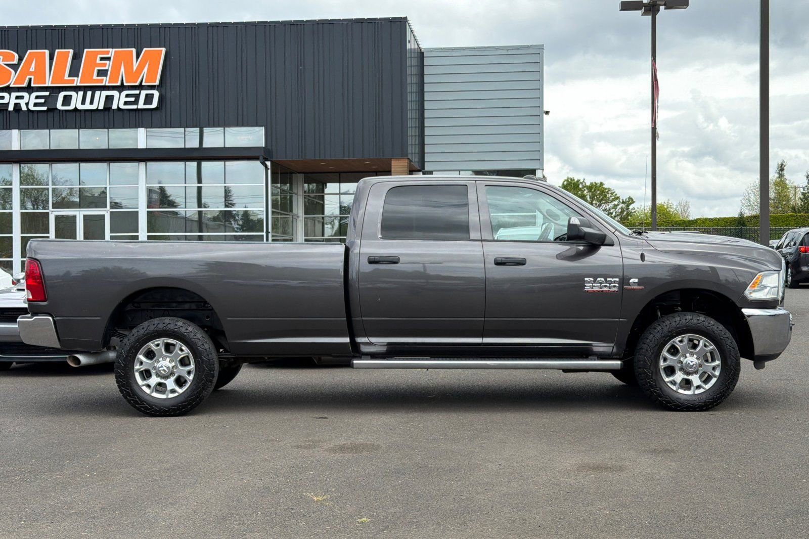 Used 2017 RAM 3500 Tradesman w/ Chrome Appearance Group AWD/4WD image 3