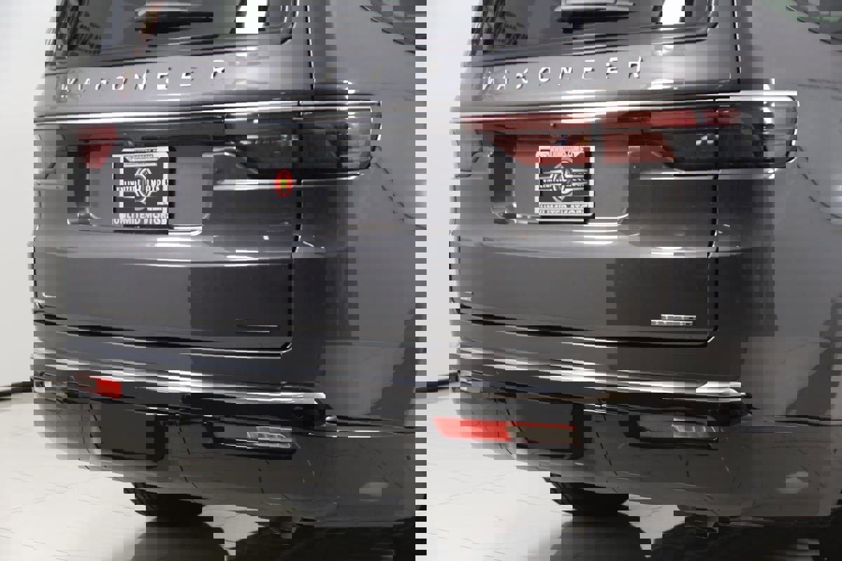 Used 2023 Jeep Grand Cherokee Laredo X image 55