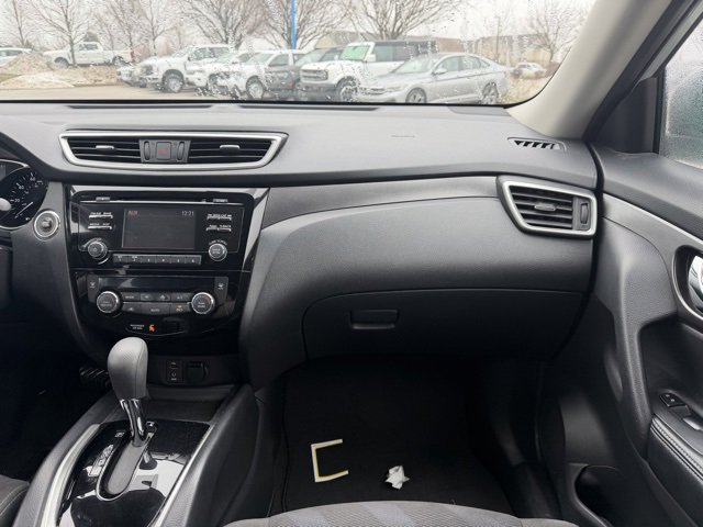 Used 2015 Nissan Rogue SV image 12