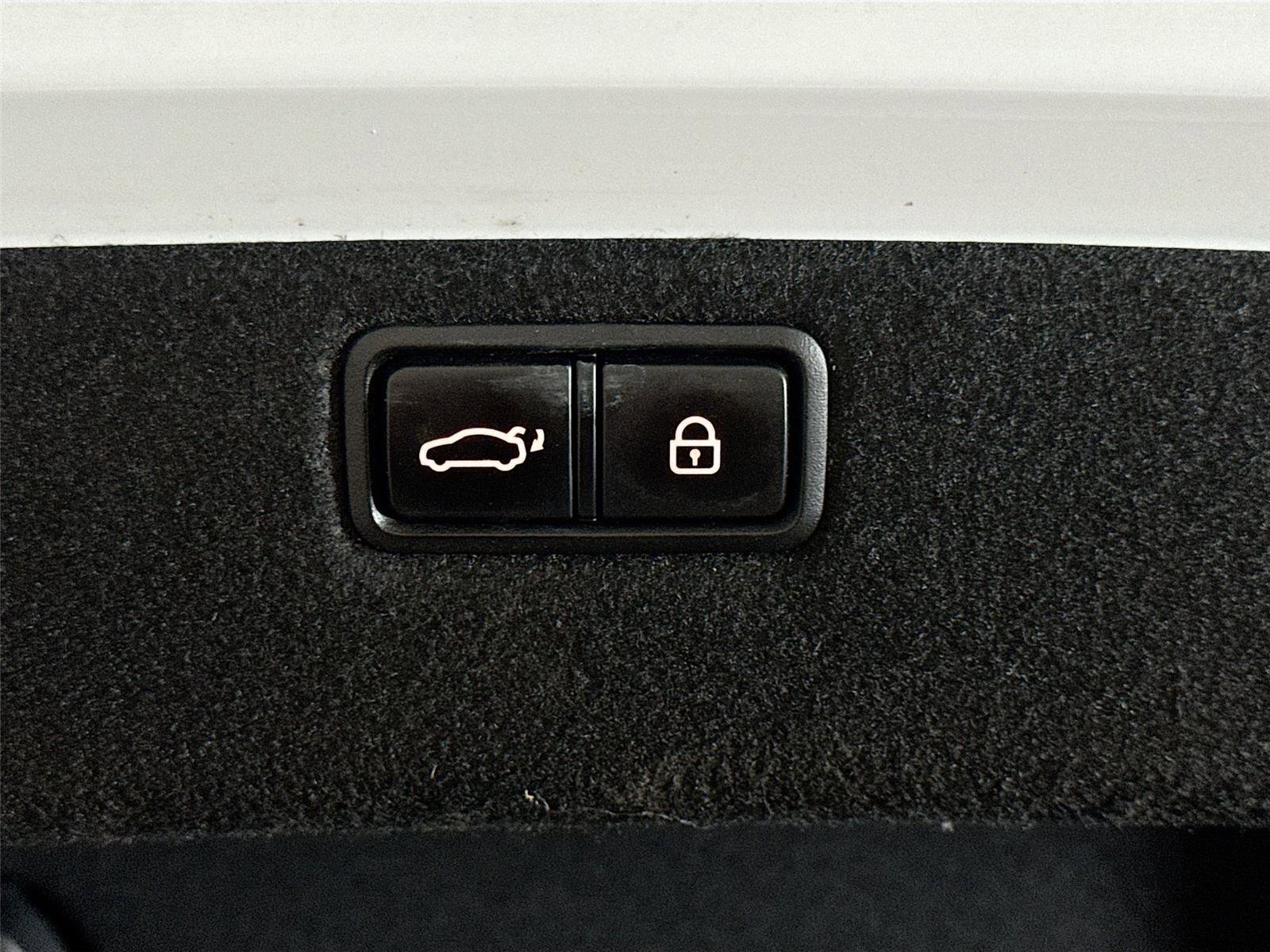 Used 2017 Genesis G80 3.8 w/ Option Group 03 image 21