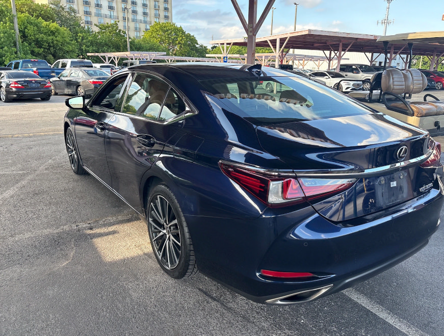 Used 2022 Lexus ES 350 w/ Premium Package FWD image 4