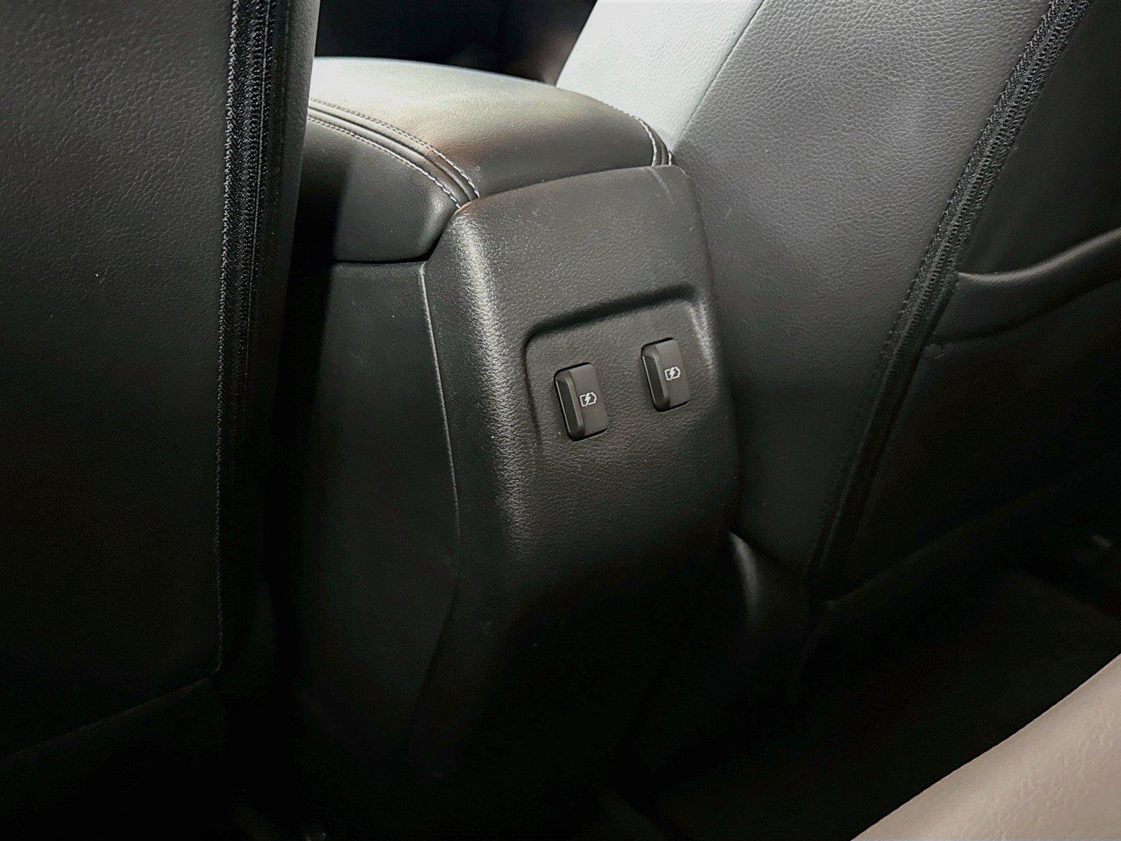 Used 2023 Nissan Kicks SR w/ SR Premium Package FWD image 31