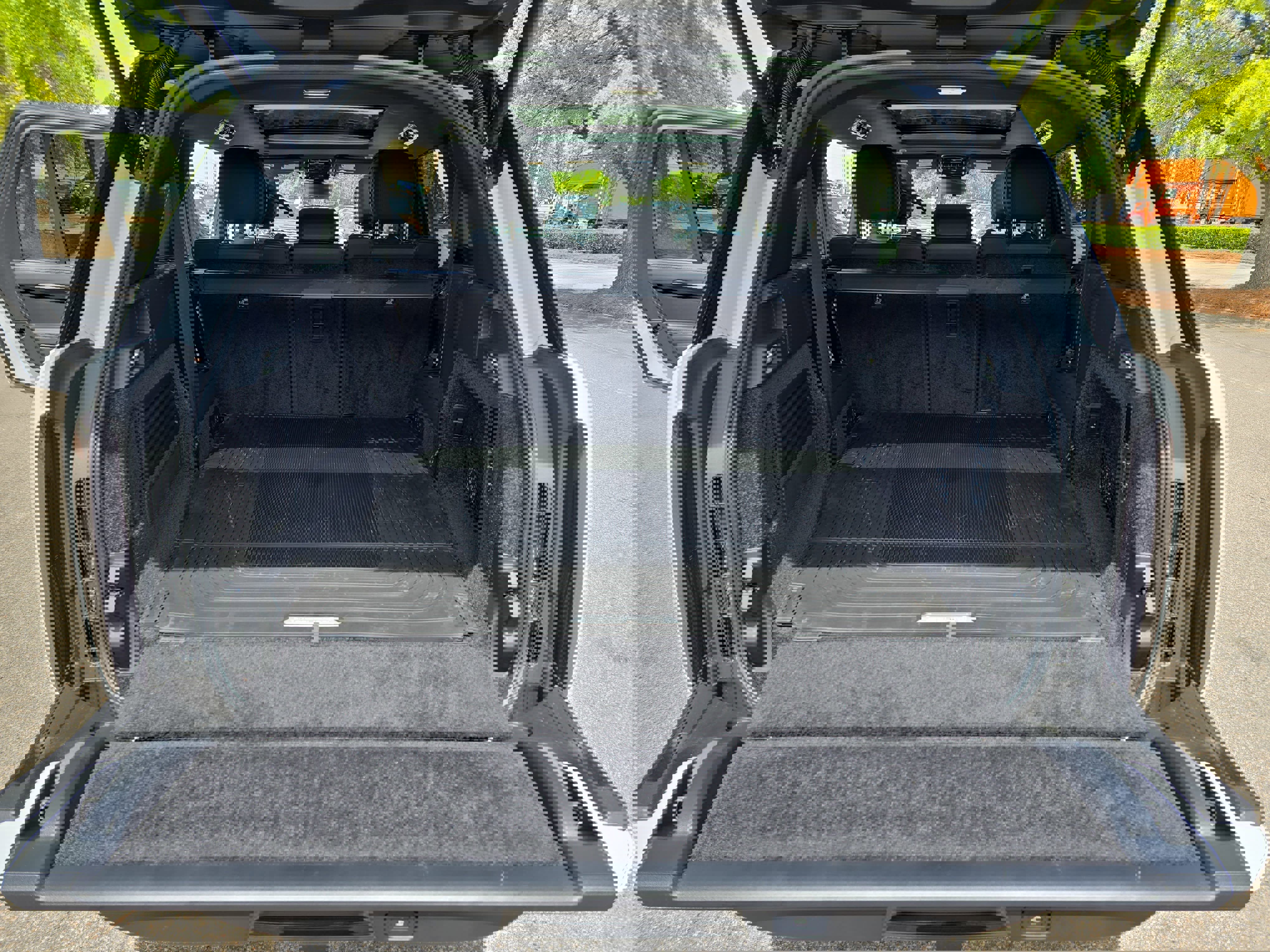 Certified 2026 Land Rover Range Rover Long Wheelbase SE image 12