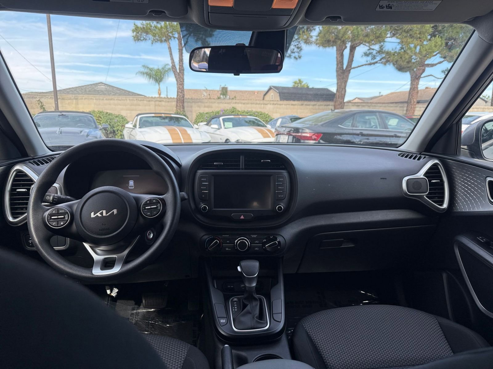 Used 2025 Kia Soul LX w/ LX Technology Package FWD image 29