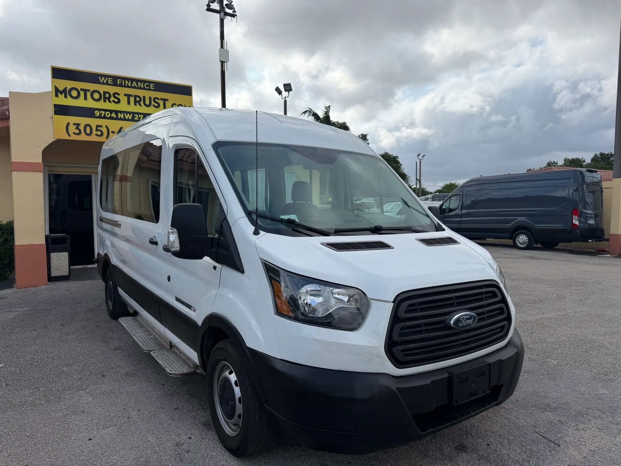 Used 2017 Ford Transit 350 XL RWD image 11