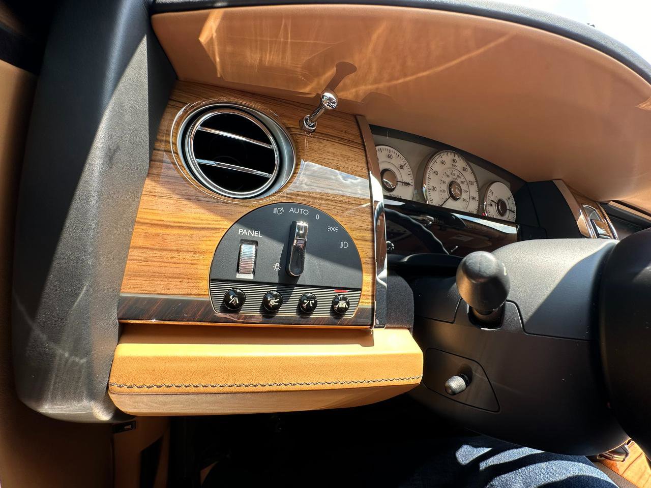 Used 2014 Rolls-Royce Ghost RWD image 20