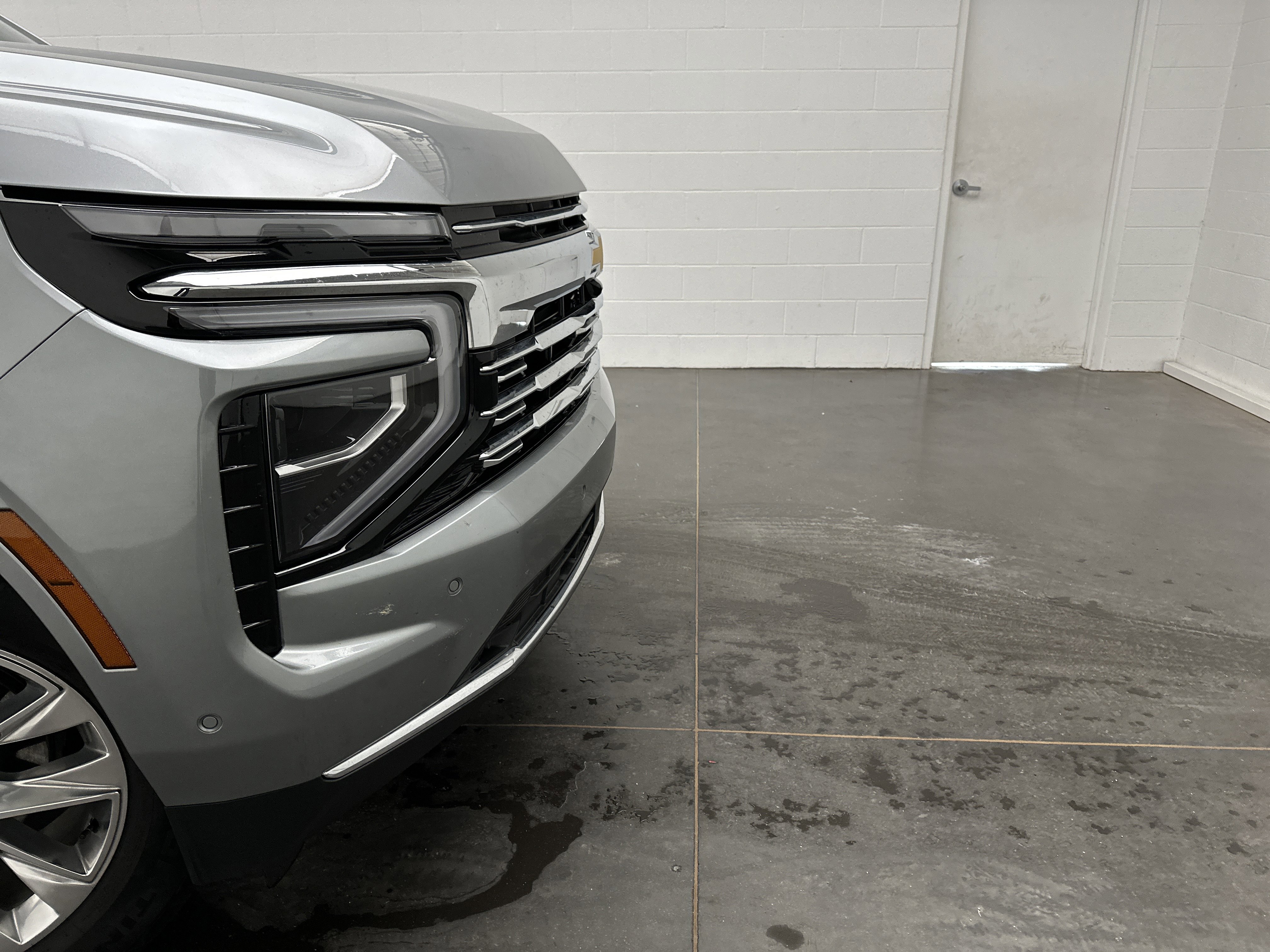 New 2025 Chevrolet Suburban Premier image 2