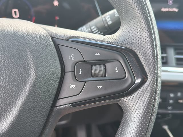 Used 2025 Chevrolet Trax LT FWD image 23