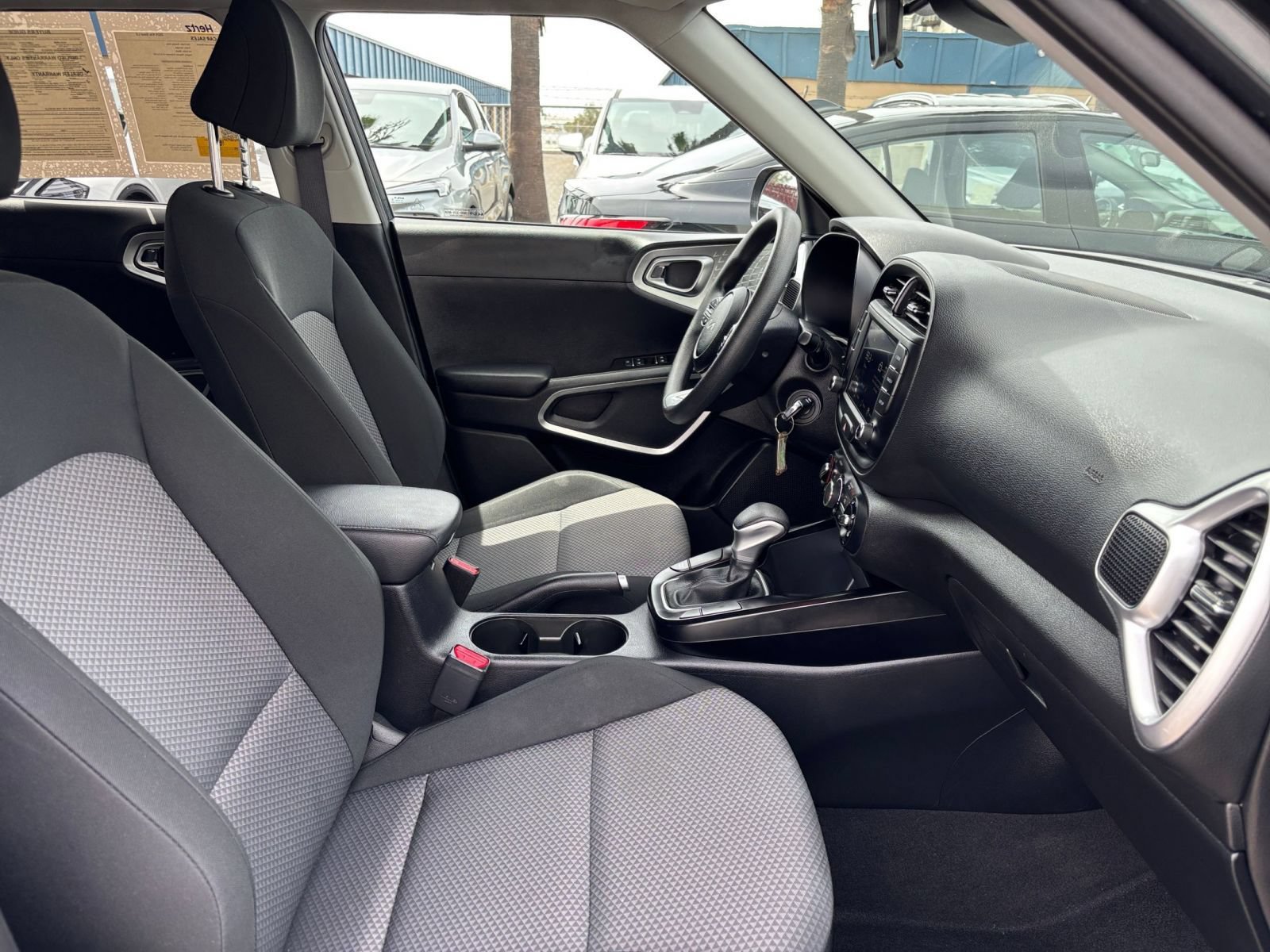 Used 2025 Kia Soul LX w/ LX Technology Package FWD image 33