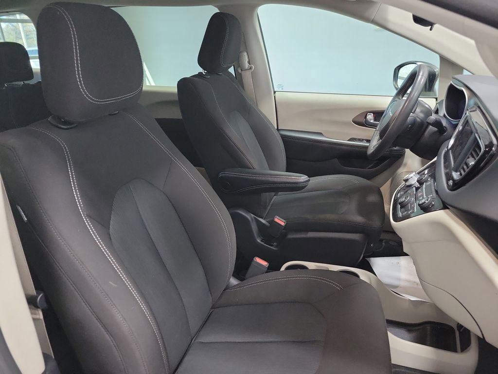 Used 2023 Chrysler Voyager LX FWD image 23