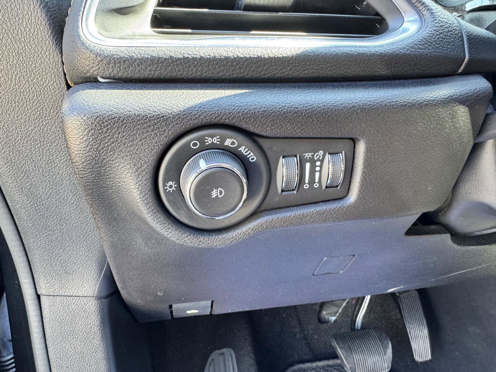 Used 2021 Chrysler Pacifica Pinnacle image 7