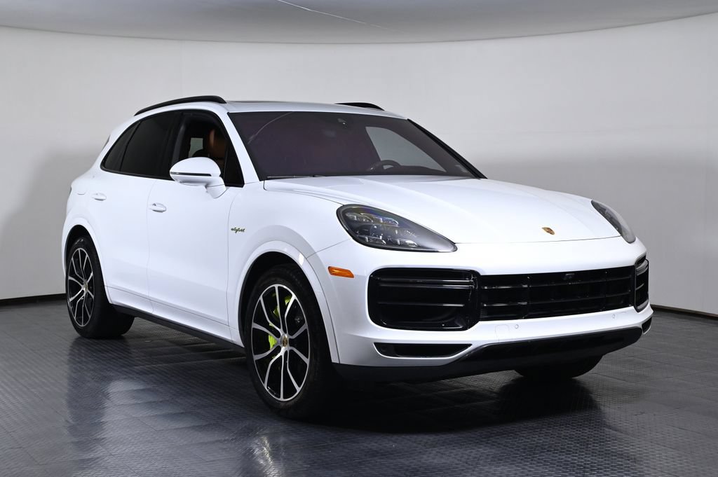 Certified 2023 Porsche Cayenne Turbo S AWD/4WD image 9