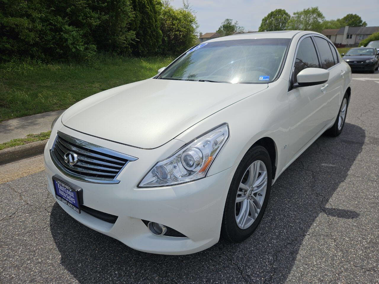 Used 2015 INFINITI Q40 AWD w/ Navigation Package image 2