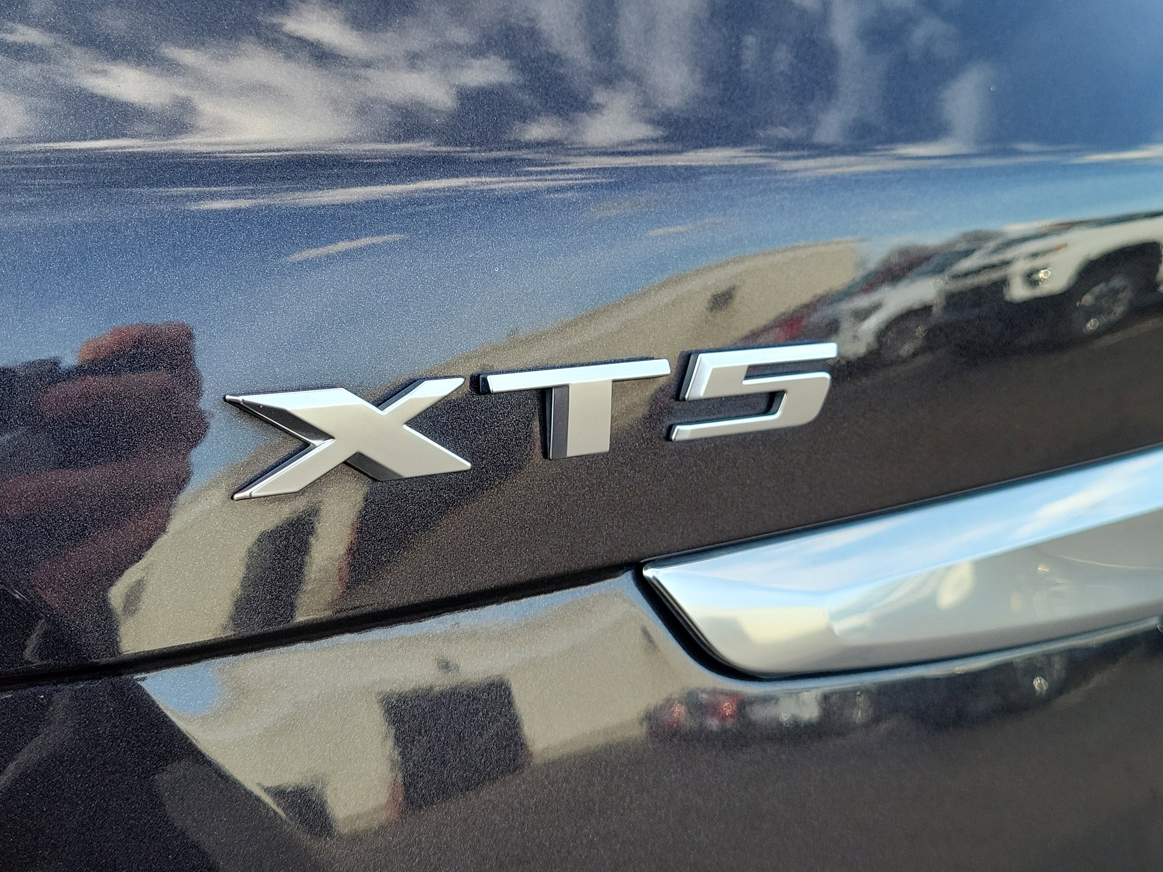 Used 2018 Cadillac XT5 FWD image 8