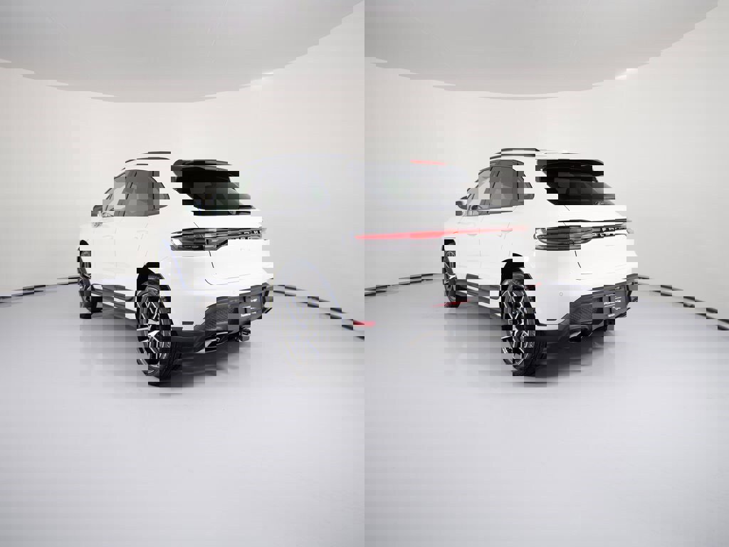 New 2026 Porsche Macan image 3