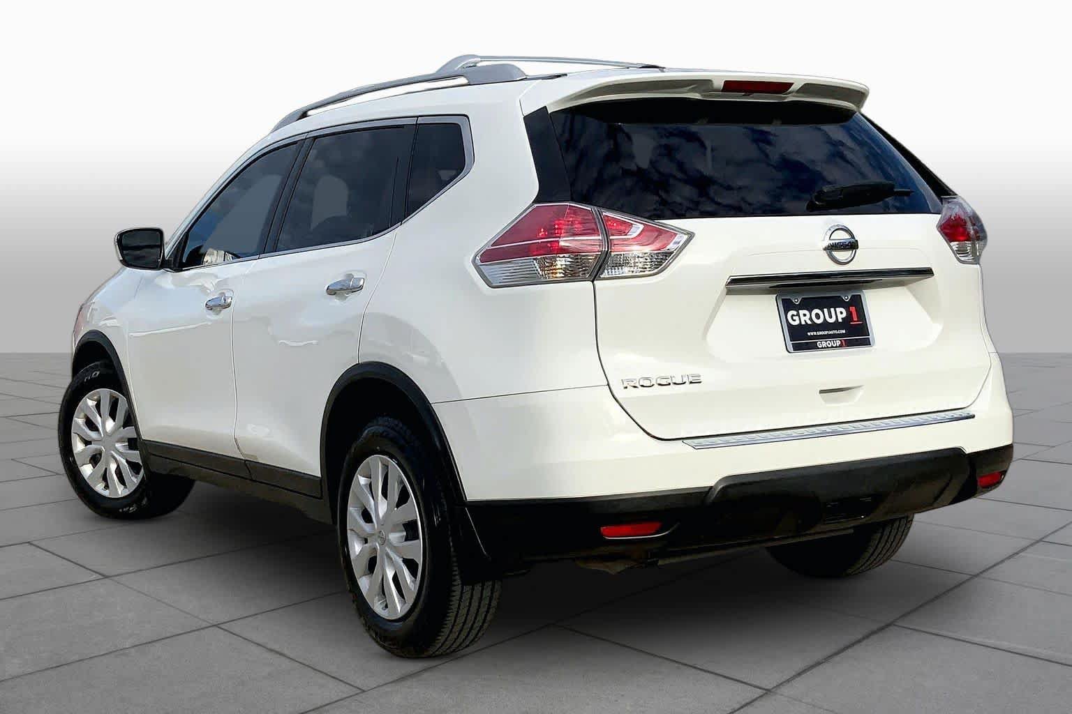 Used 2016 Nissan Rogue S w/ Appearance Package FWD image 12