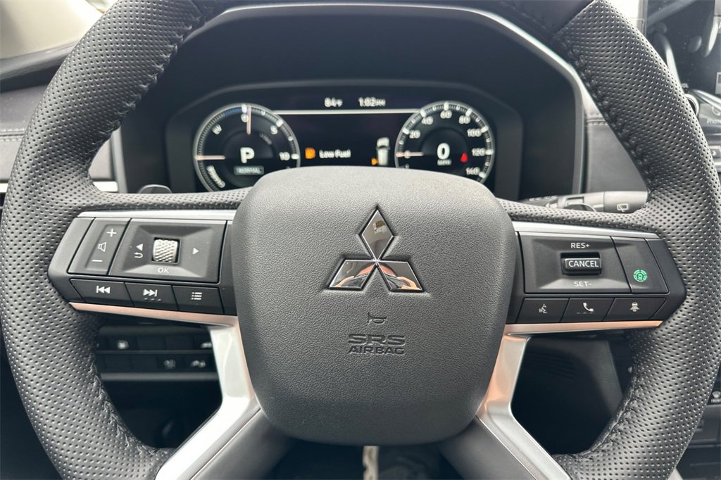 New 2025 Mitsubishi Outlander SE image 23