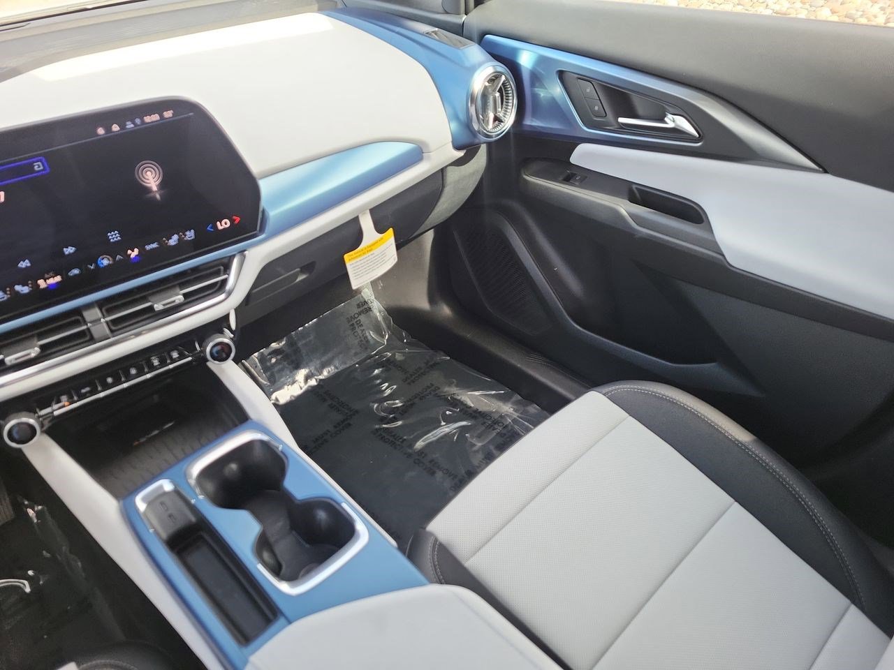 New 2026 Chevrolet Equinox EV LT image 11