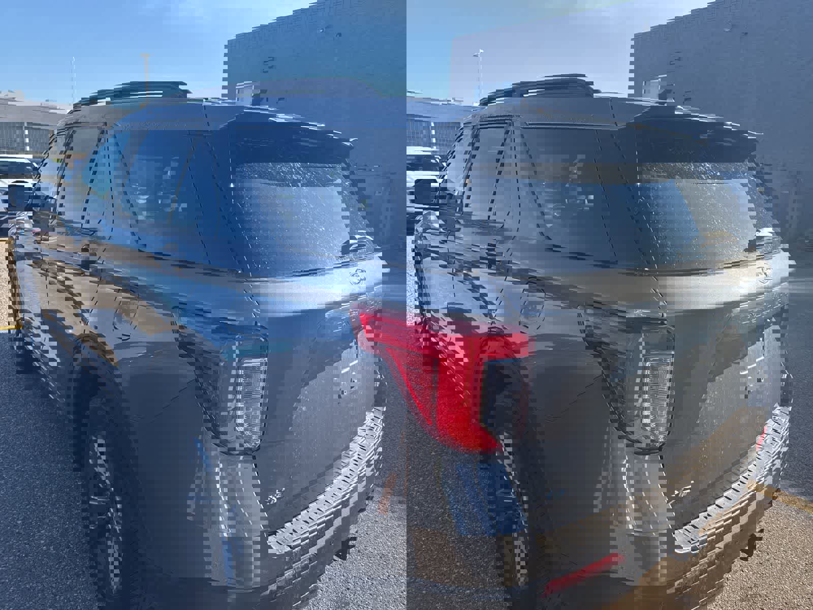 Used 2021 Ford Explorer XLT w/ Equipment Group 202A image 13