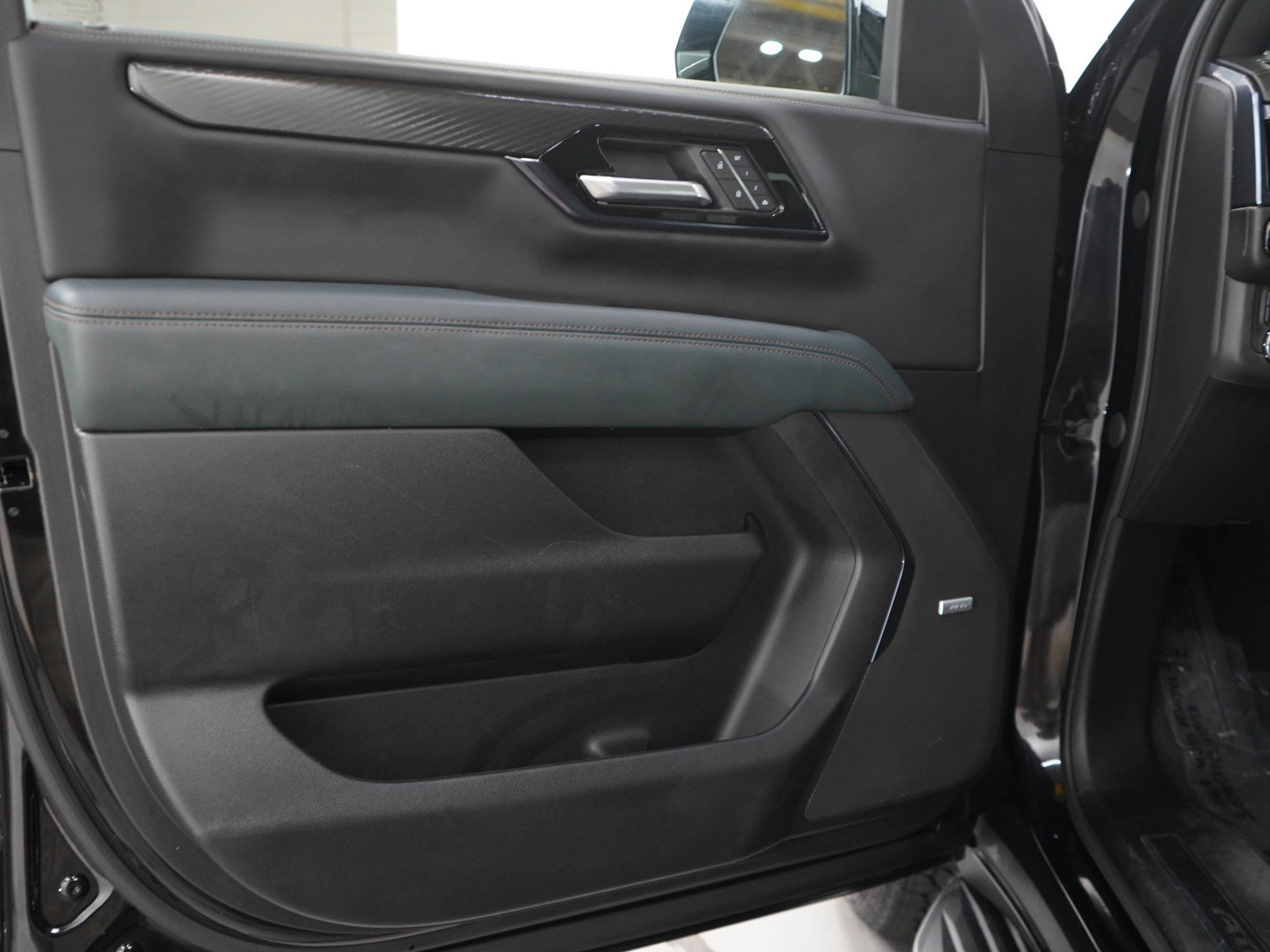 Used 2025 GMC Yukon AT4 AWD/4WD image 20