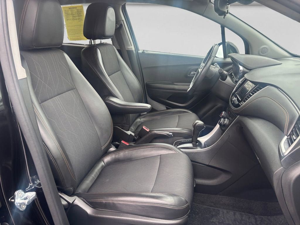 Used 2022 Chevrolet Trax LT w/ Redline Edition AWD/4WD image 15