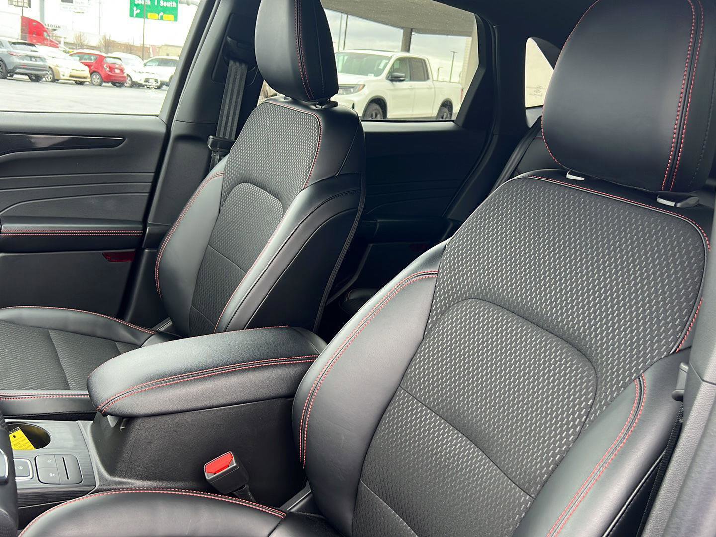 Used 2025 Ford Escape ST-Line image 12