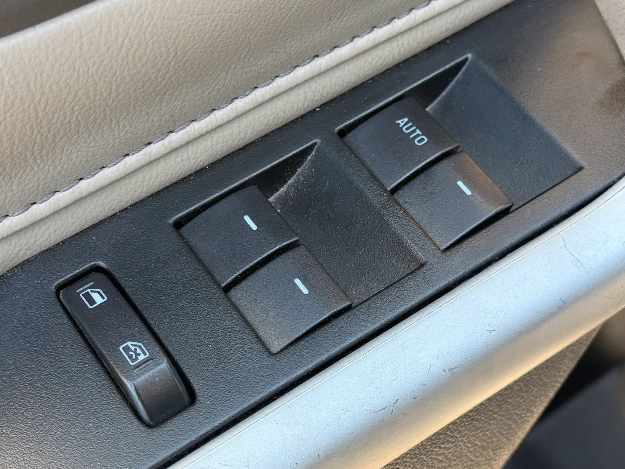 Used 2013 Ford Edge SEL FWD image 23
