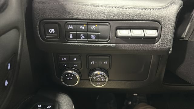 Used 2024 GMC Yukon Denali AWD/4WD image 12