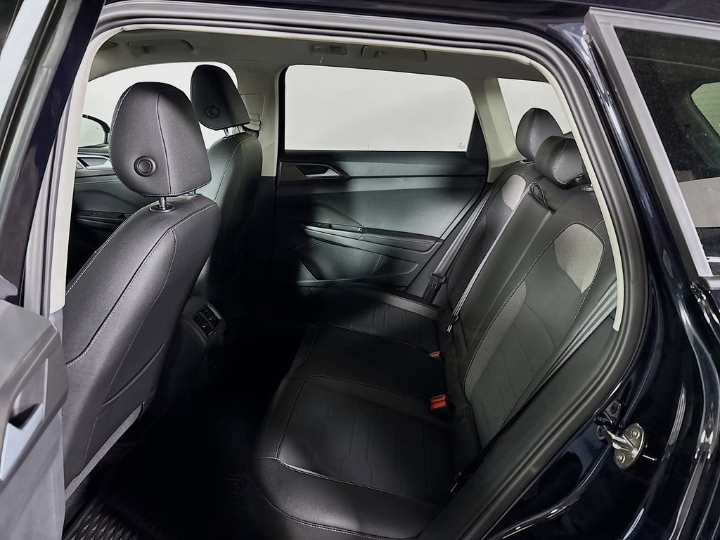 New 2025 Volkswagen Taos SE image 20