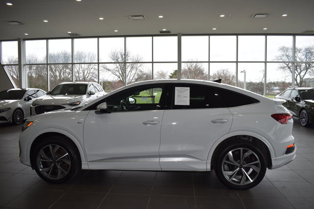 Used 2023 Audi Q4 e-tron Prestige image 7