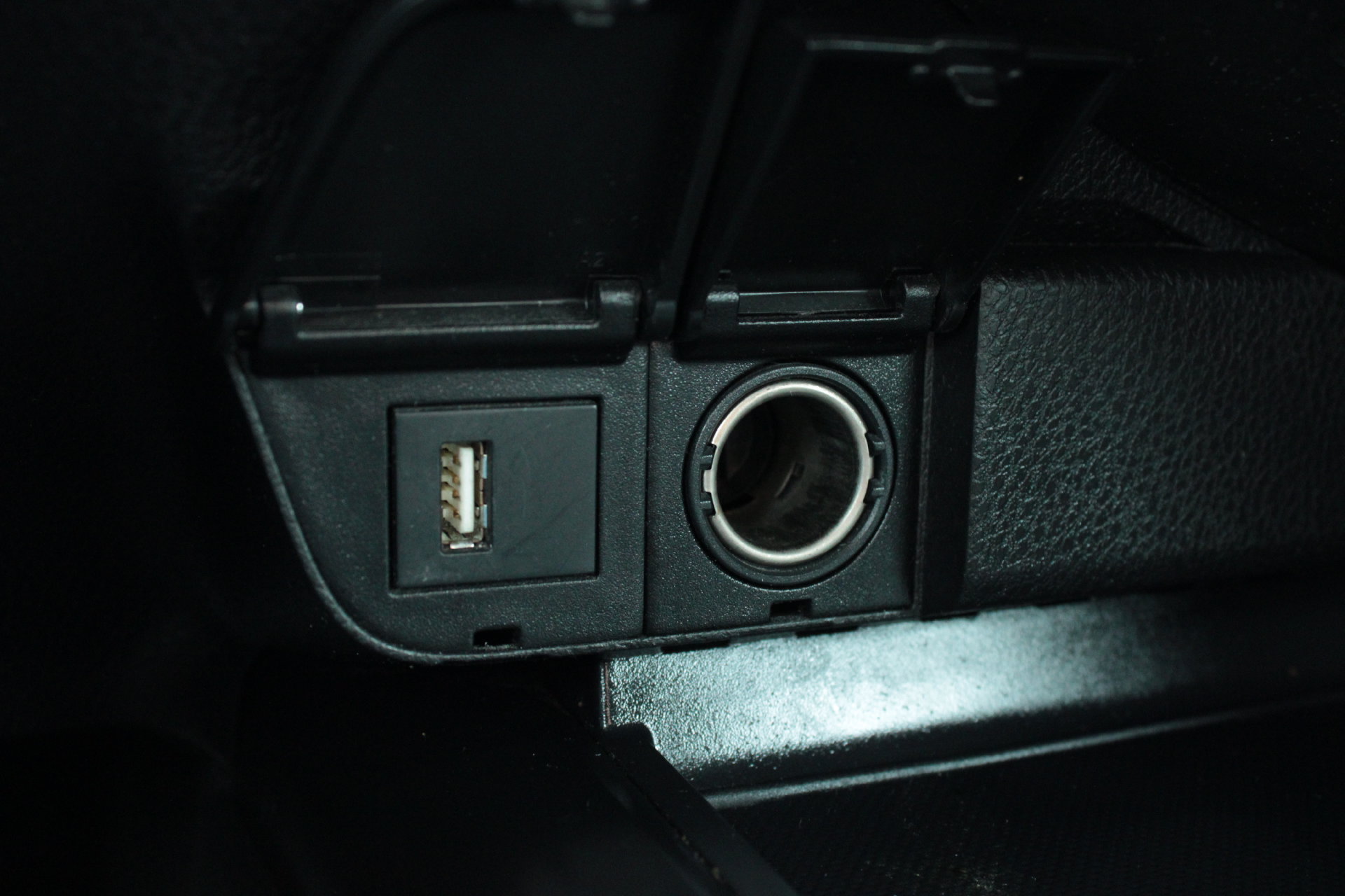 Used 2020 Toyota Camry SE FWD image 39