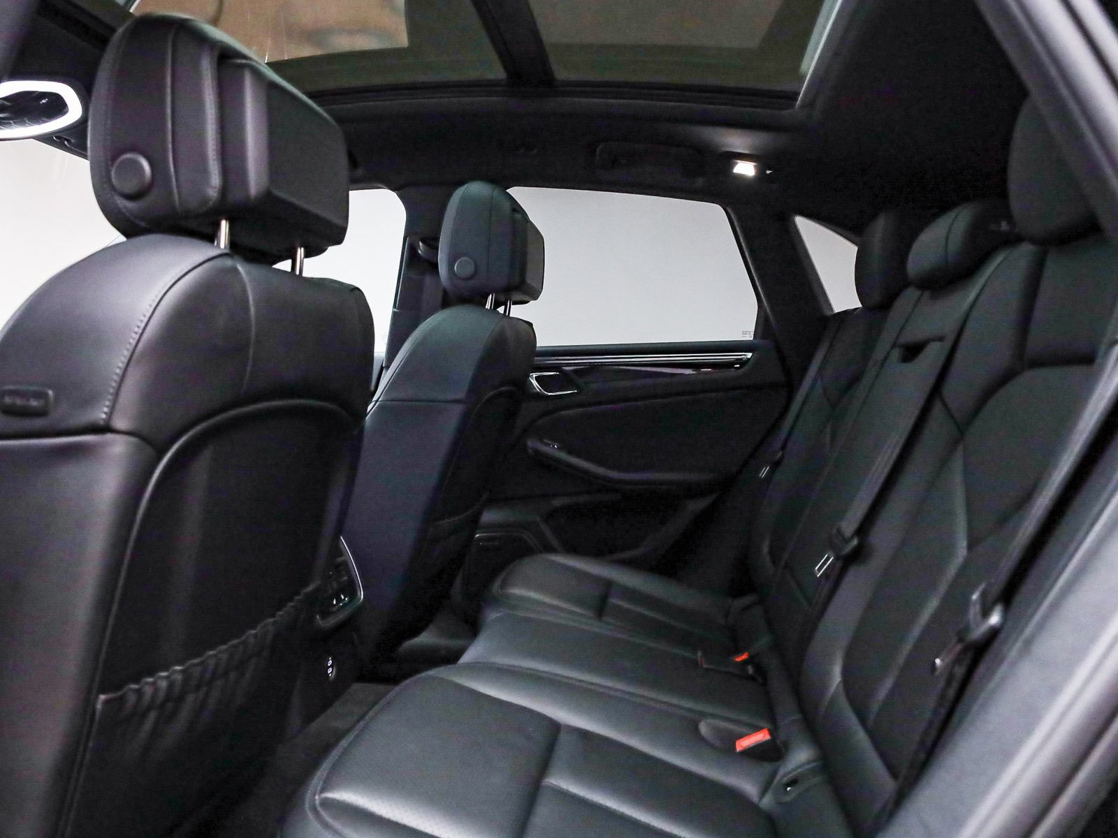 Certified 2026 Porsche Macan AWD/4WD image 23